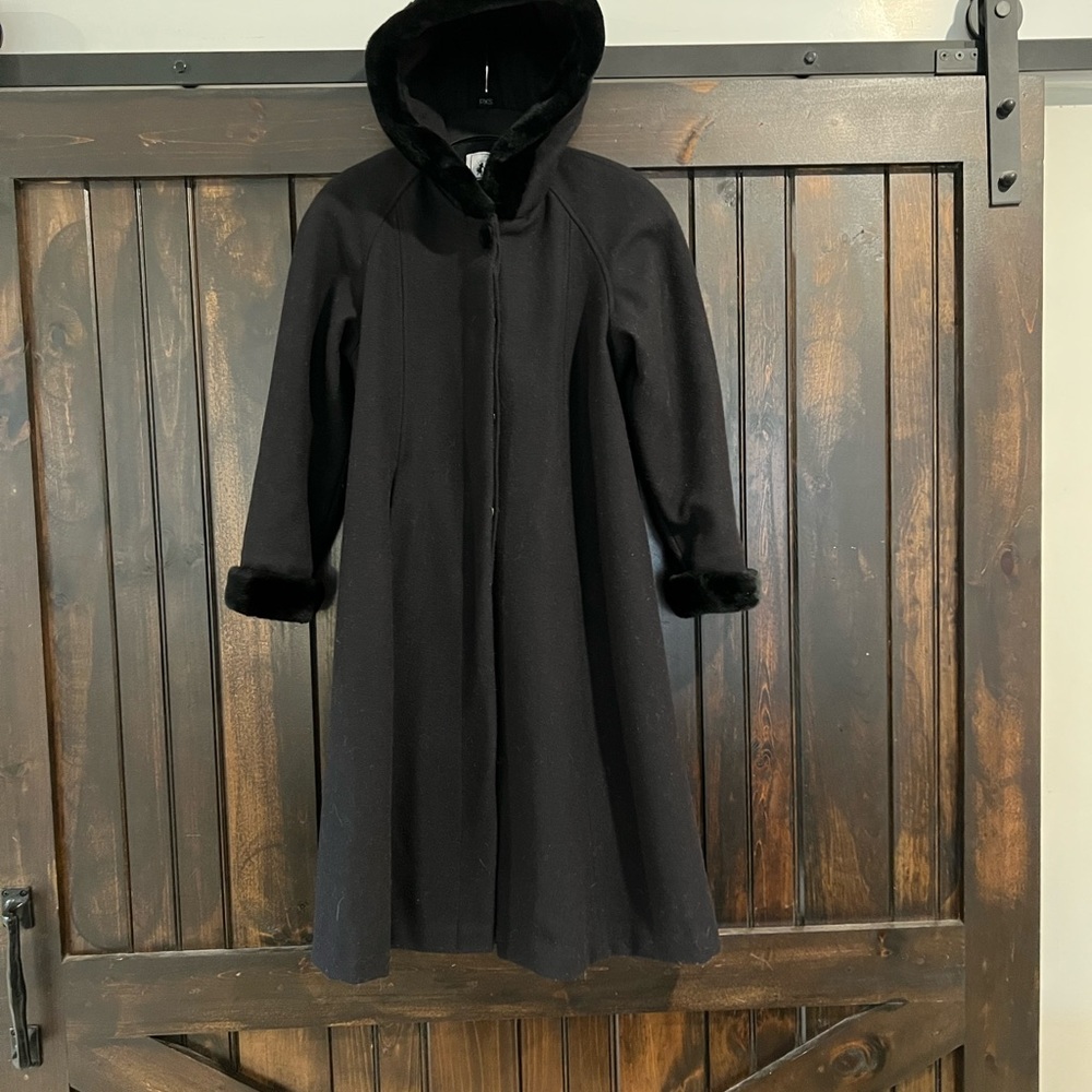 Trilogi Collection Black Hooded Winter Girl’s Coat Size 12